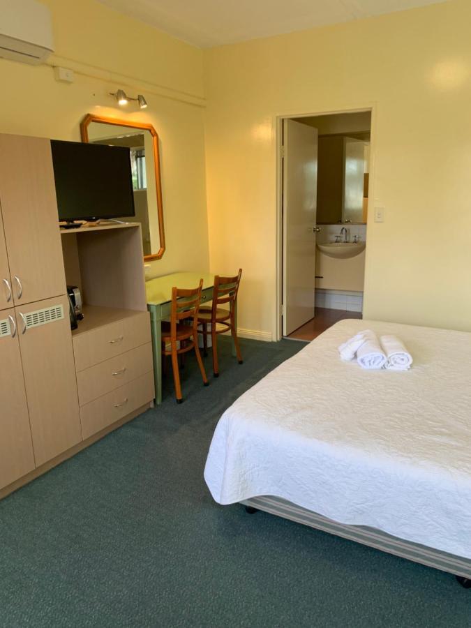 Temora Motel Buitenkant foto