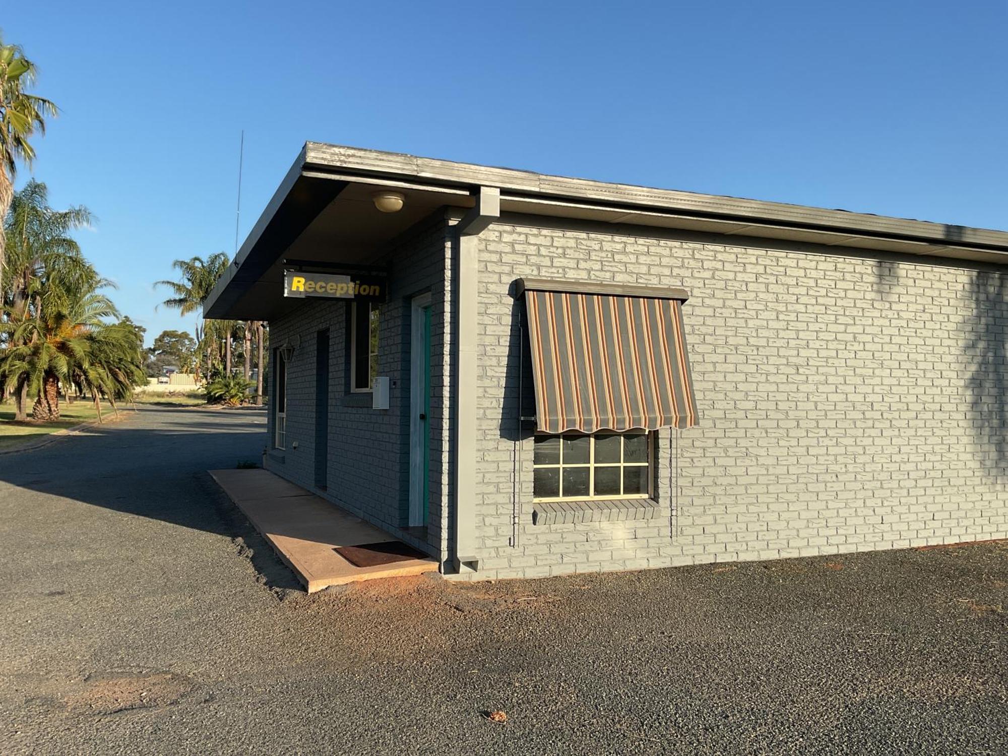 Temora Motel Buitenkant foto